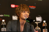 Kim Hyun Joong, DBSK Certified Gold in Japan
