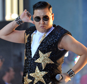 Psy Heats Up Australia by Dancing with Spice Girls′ Mel...