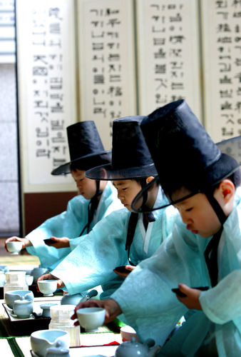 traditional_korean_tea_ceremony.jpg