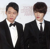 JYJ′s Kim Jae Joong and Park Yoo Chun Exchange Awards a...