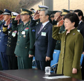 Park_salute_ceremny_0308_thumb1.jpg