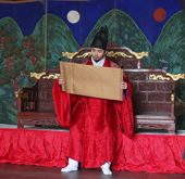130415_korean_palace_thb.jpg