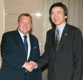 Foreign Minister conducts diplomacy on green growth, Arctic region