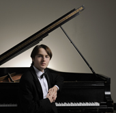 Russian piano maestro reflects on 1st recital in Korea