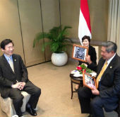 Foreign Minister discusses bilateral cooperation with Indonesia, Singapore
