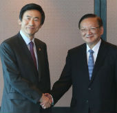 Foreign Minister hosts luncheon for former Chinese FM