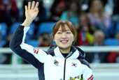 Park Seung-hi wins bronze after surviving two falls  