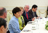 President Park meets with US representatives