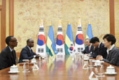 President Park holds summit with Rwandan leader