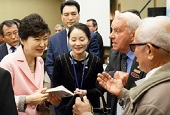 President Park thanks Colombian Korean War veterans