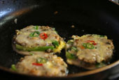 Korean recipes: Seafood green onion pancake (해물파전)