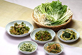 Korean recipes: Ipchun <i>osinban</i> five spring greens (입춘오신반)