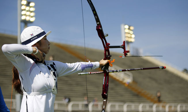 Female archers looking to stay undefeated in team event 