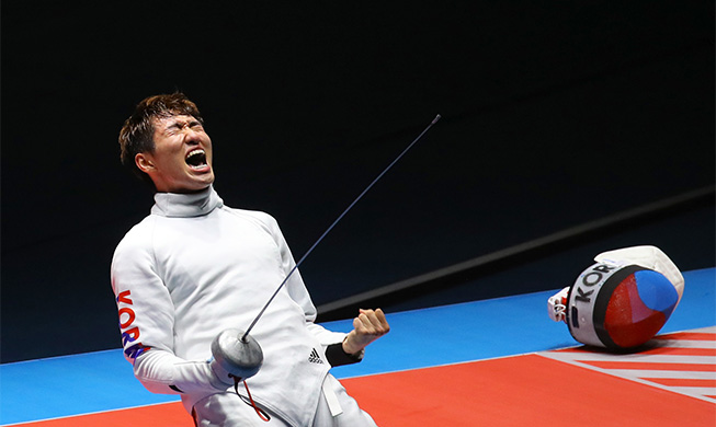 S. Korean Park Sang-young wins gold in epee fencing
