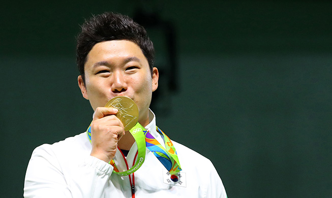 Team Korea seizes Olympic gold 