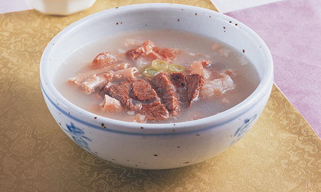 Korean recipes: Beef broth soup, gomtang (곰탕)