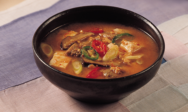 Korean recipes: Soybean paste stew (된장찌개)