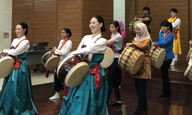 KCC in Indonesia holds class on Jindo drum dance
