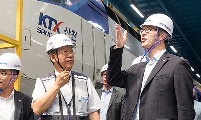 KTX shares train tech with France's TGV