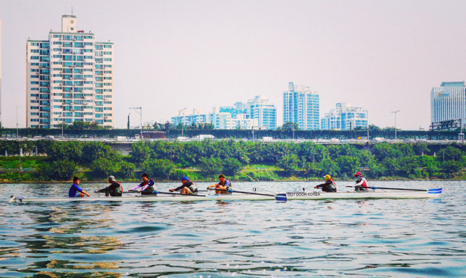 Rowing club brings Seoulites good health, harmony