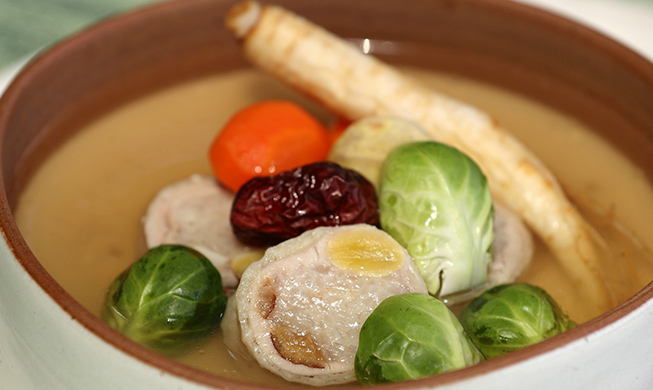 [Korean recipes for PyeongChang 2018] Rolled ginseng chicken soup