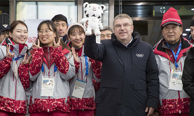 IOC chief says, 'Pyeongchang stage is set'