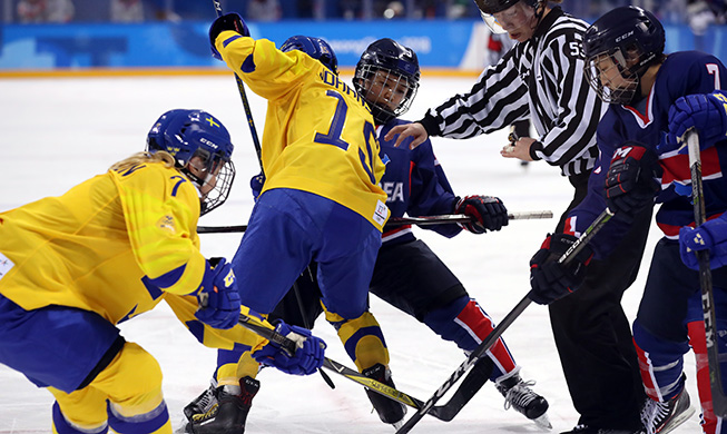 Inter-Korean hockey team falls to Sweden 8:0