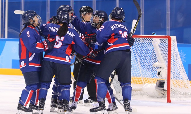 Inter-Korean ice hockey team scores first Olympic goal