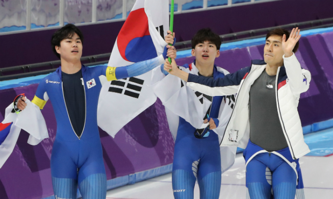 Speed skaters win silver in men’s team pursuit