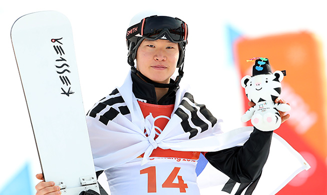 Lee Sangho wins Korea’s first Olympic medal on snow