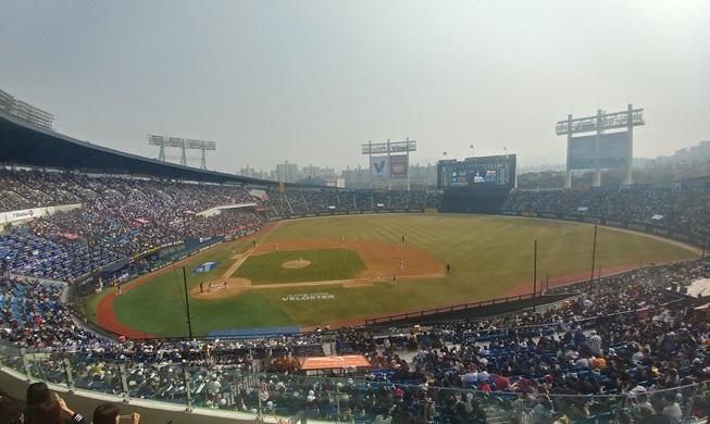 Baseball opens across Korea