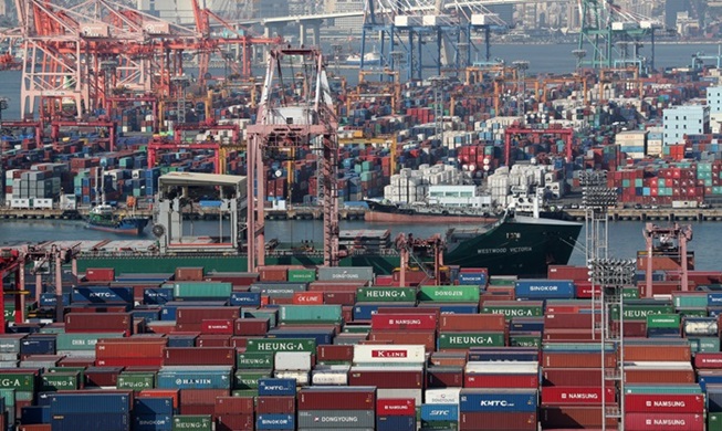 Exports jump 6.2 percent in July, matching second-highest record