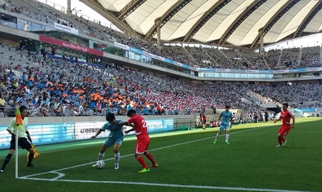 Inter-Korean sport exchanges kick off with civilian football matches