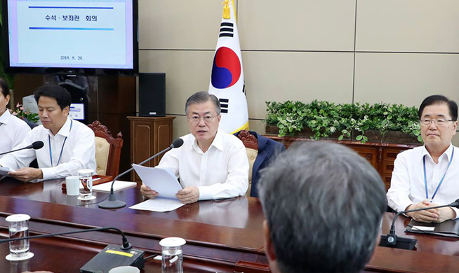 Opening Remarks by President Moon Jae-in at Meeting with Senior Presidential Secretar...