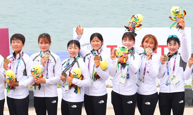 Asian Games Day 8: Unified Korea team takes first ever medal in canoe