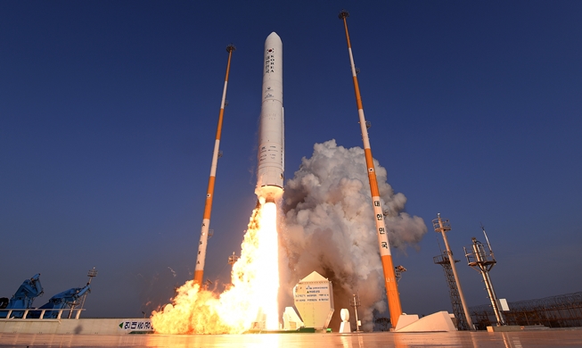 Korea successfully tests 75-ton space rocket engine