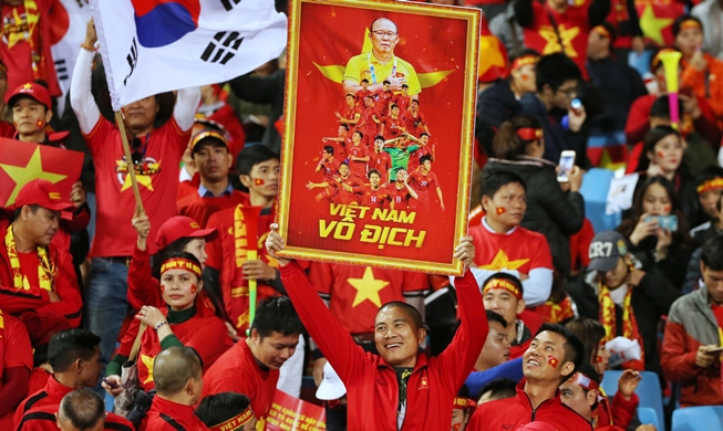‘Park Hang-seo fever’ engulfs Vietnam amid nation’s successful year in soccer