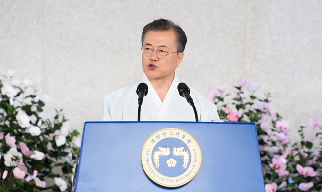 President Moon pledges to make Korea 'responsible economic powerhouse'