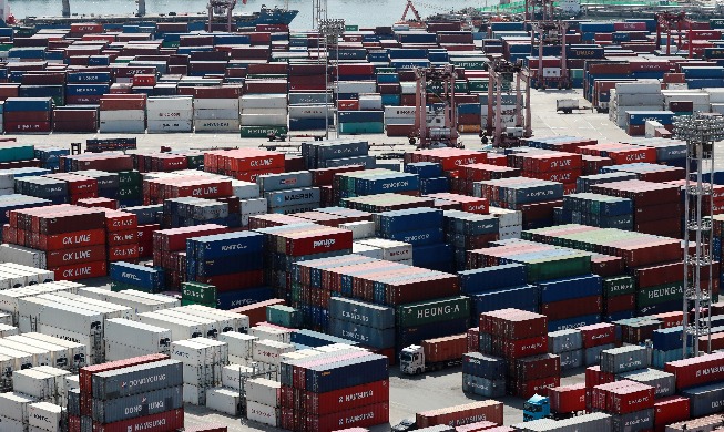 Export growth gives April 1st current account surplus in 3 years