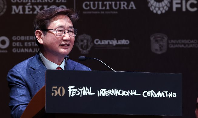 Minister urges 'joint leadership of cultural prosperity era' with Mexico