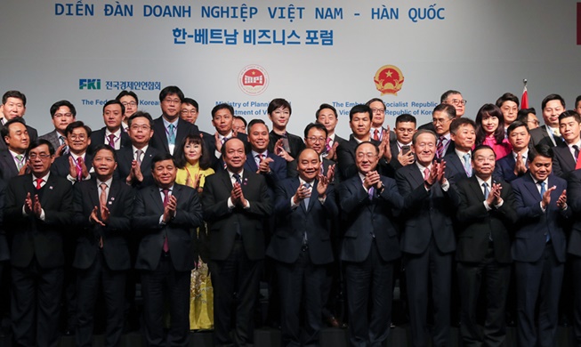 Vietnamese PM attends bilateral biz forum in Seoul