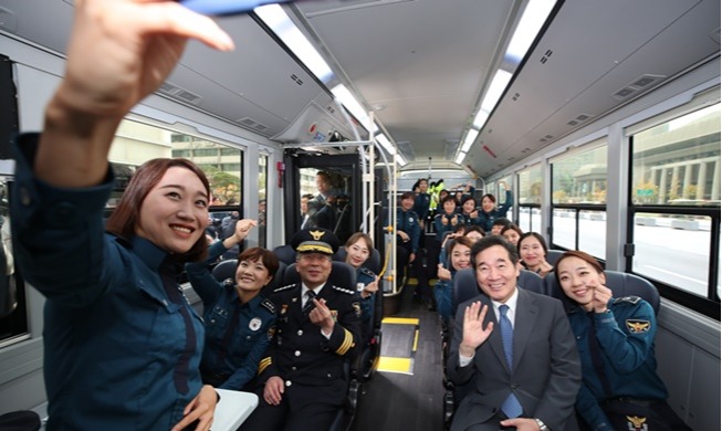 Hydrogen-powered police bus makes debut in Korea