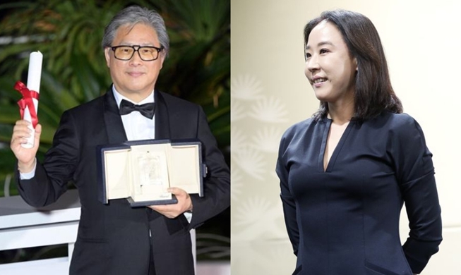🎧 Director Park, late actor Kang each receive cultural order of merit