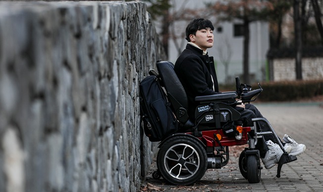 Nation's 1st wheelchair-using model says disability makes him unique