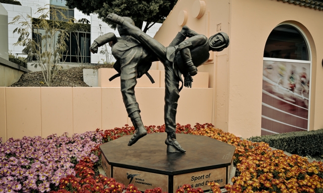 Olympic Museum in Switzerland unveils taekwondo statue