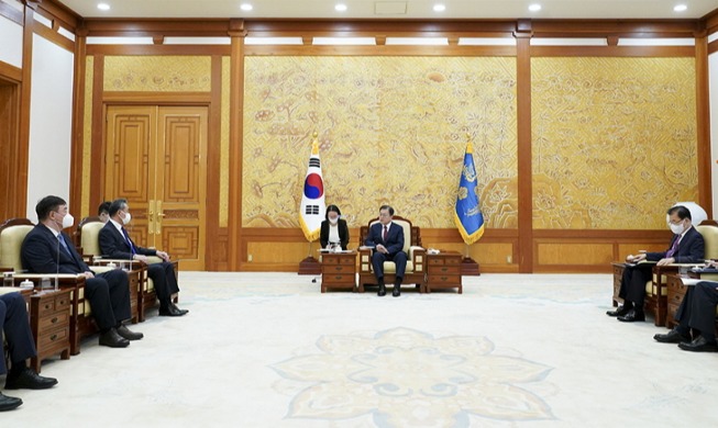 Remarks by President Moon Jae-in at Meeting with State Councilor and Minister of Foreign Affairs Wang Yi of China
