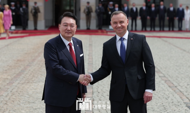 Photo essay of President Yoon's trips to Lithuania, Poland