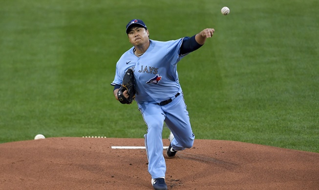 Ryu named MLB's best lefthanded pitcher this year