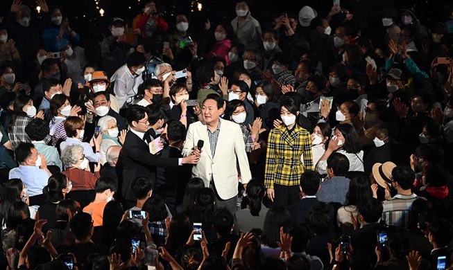 ‎President Yoon attends concert at Cheong Wa Dae marking opening