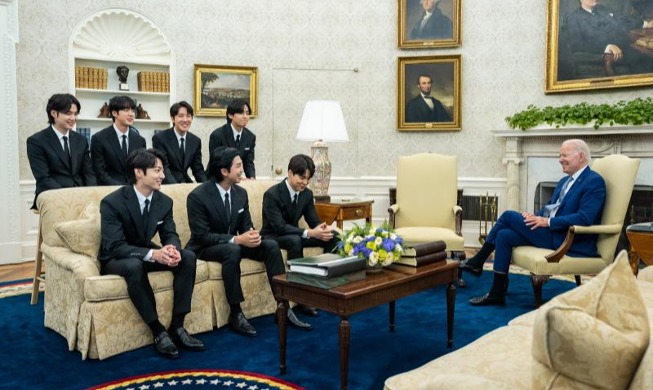 🎧 US President Biden meets BTS at White House